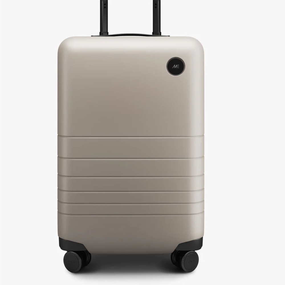 Monos Carry-On
